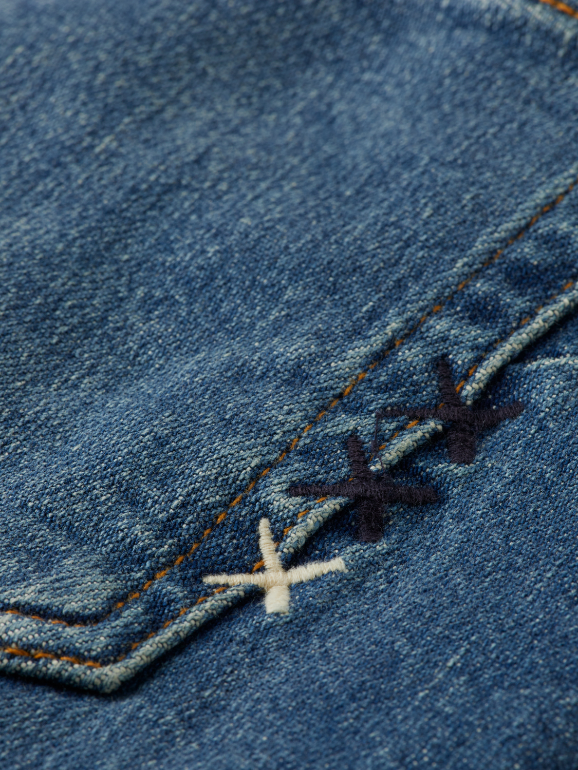 Core die Zee Straight Fit Jeans Blau bewegt