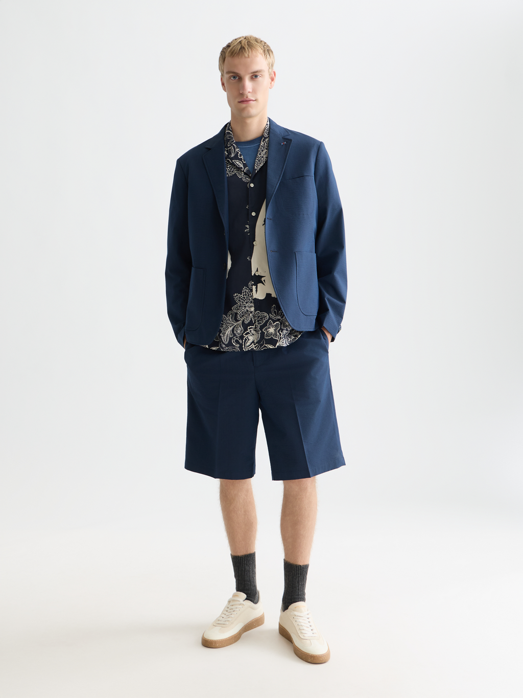 Unconstructed cotton-blend seersucker blazer