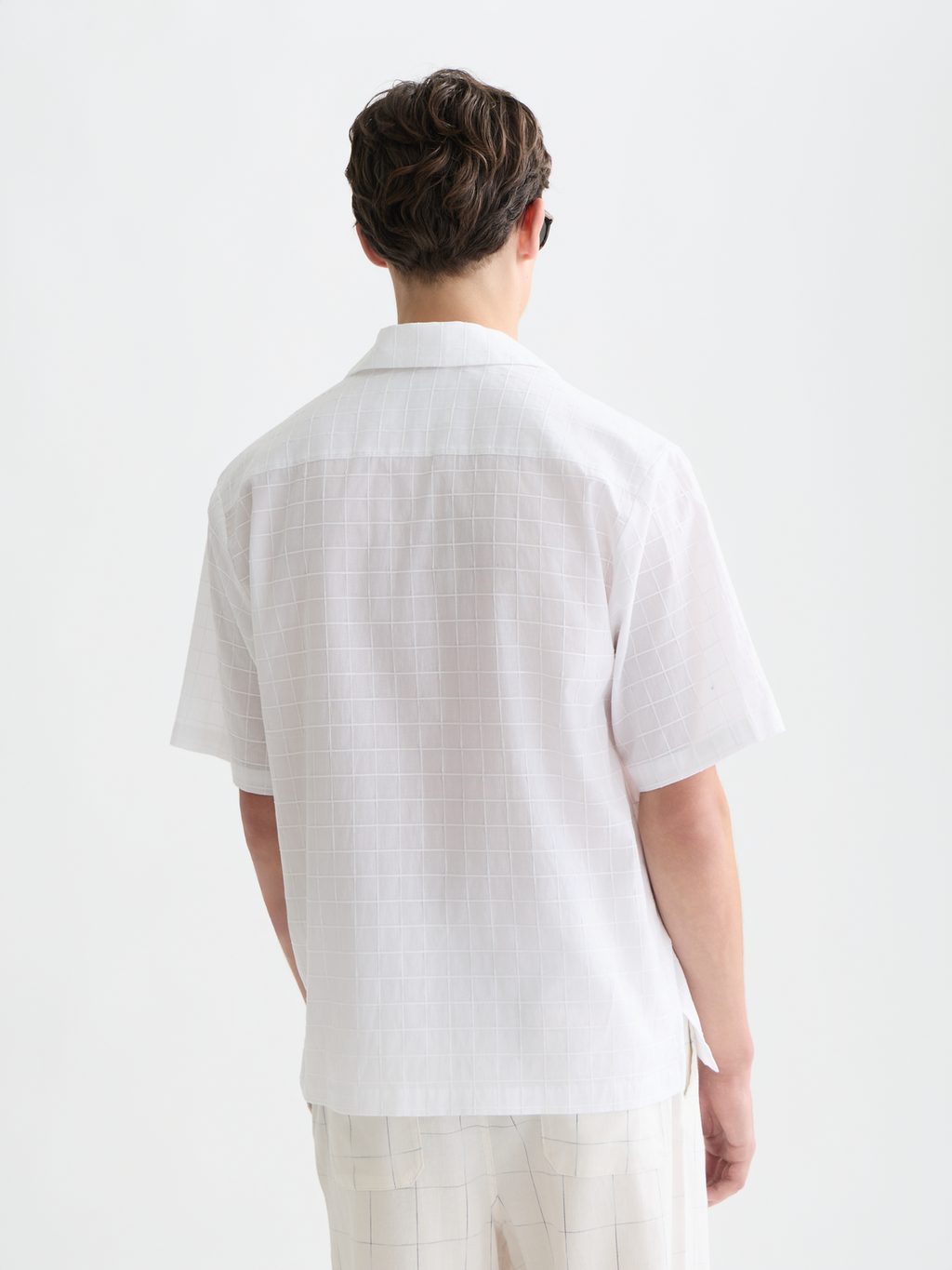 Embroidered structured relaxed short sleeve shirt