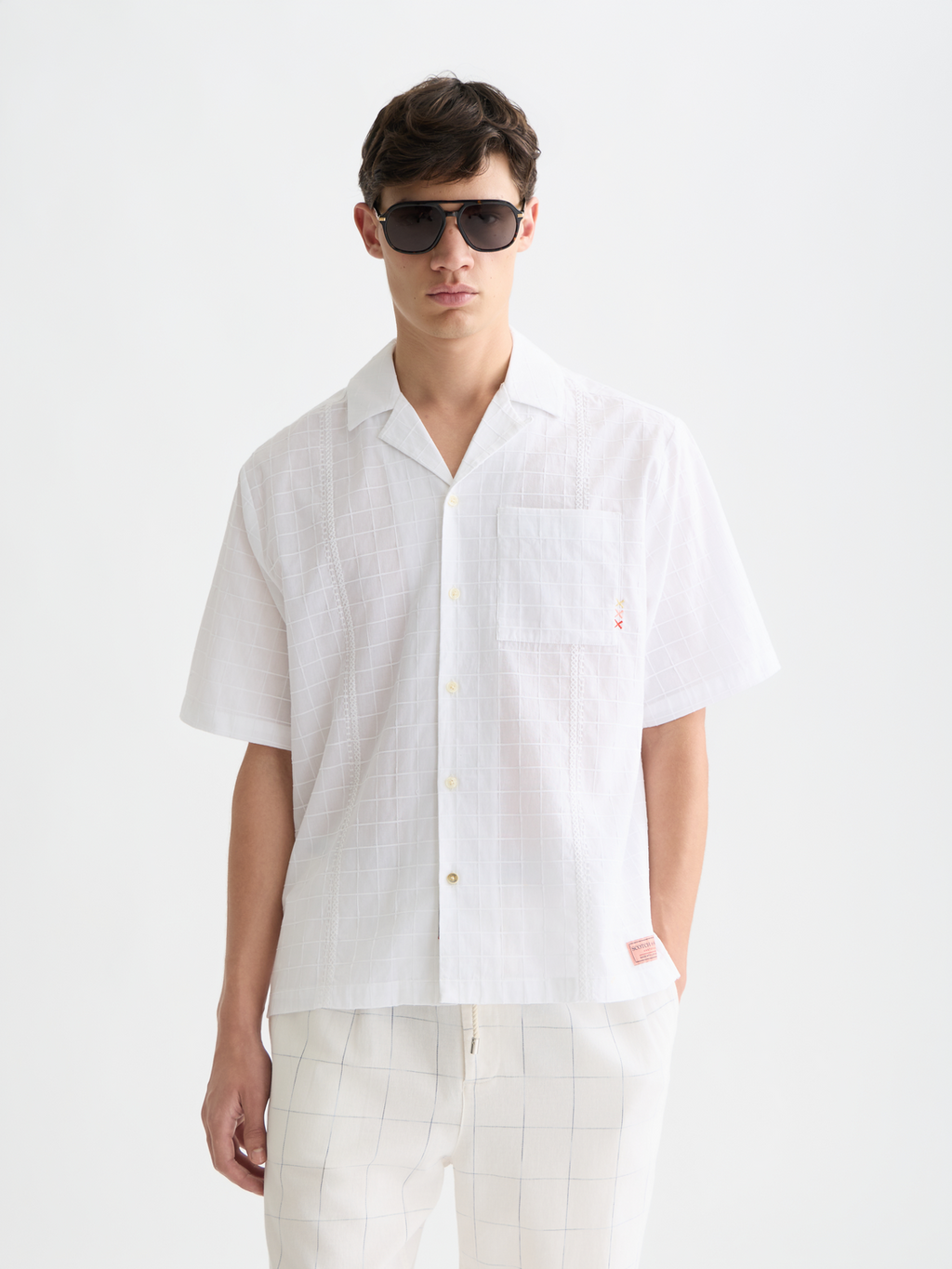 Embroidered structured relaxed short sleeve shirt