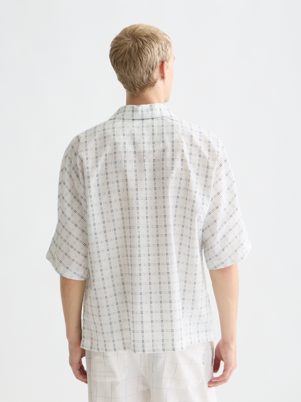 Check loose short sleeve shirt