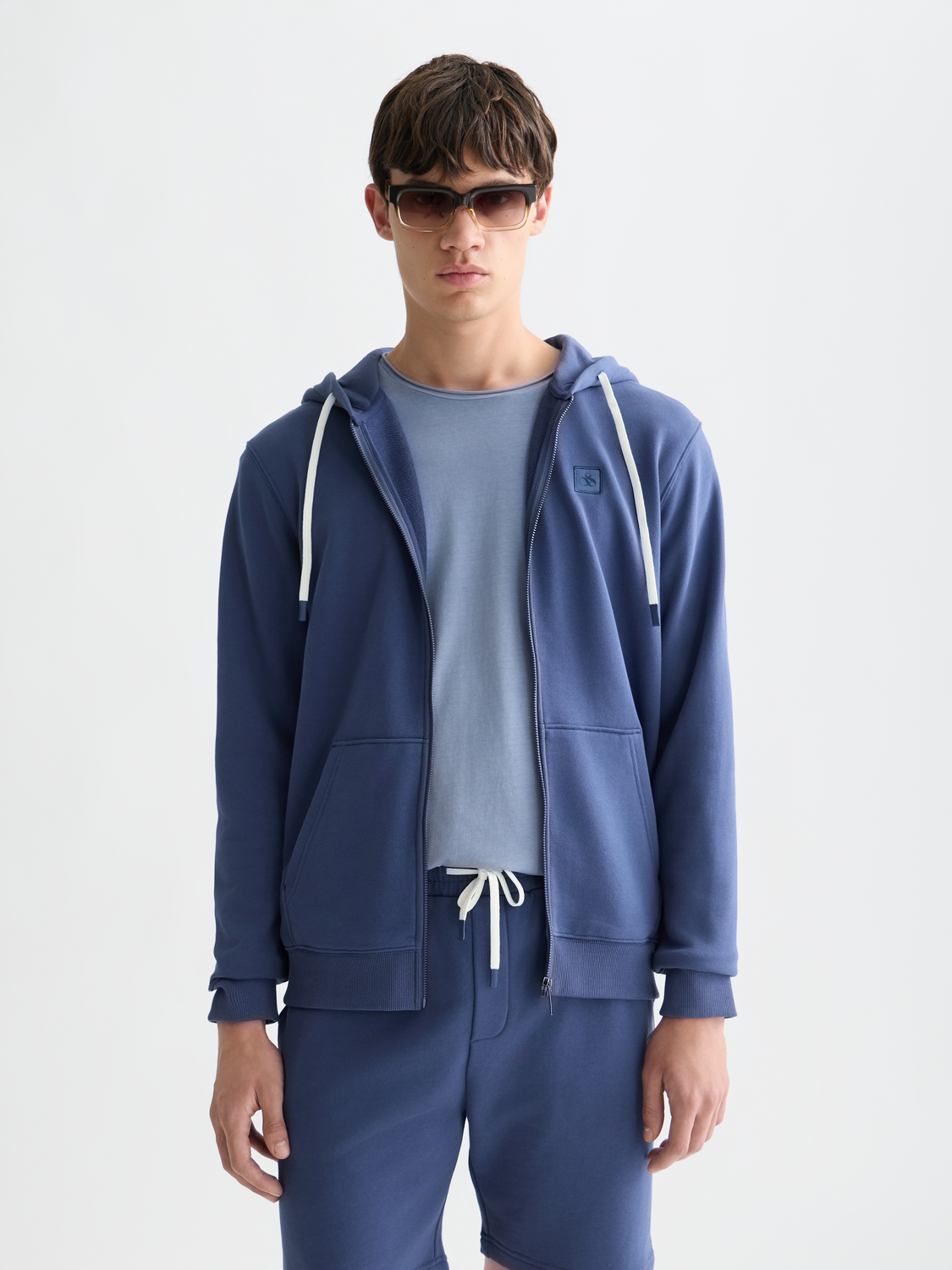 Logo badge regularfit zipthrough hoodie