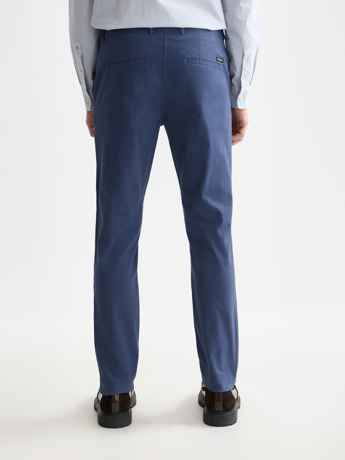 Seasonal Essentials Mott chino - OCEANA