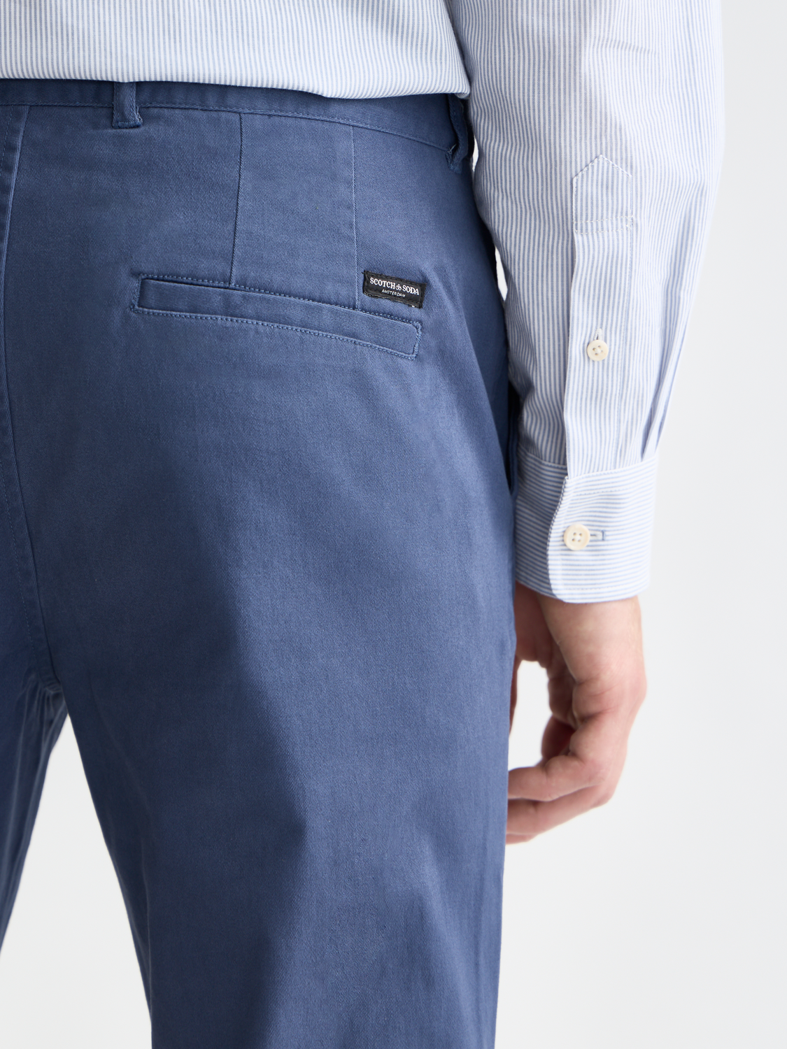 Seasonal Essentials Mott chino - OCEANA
