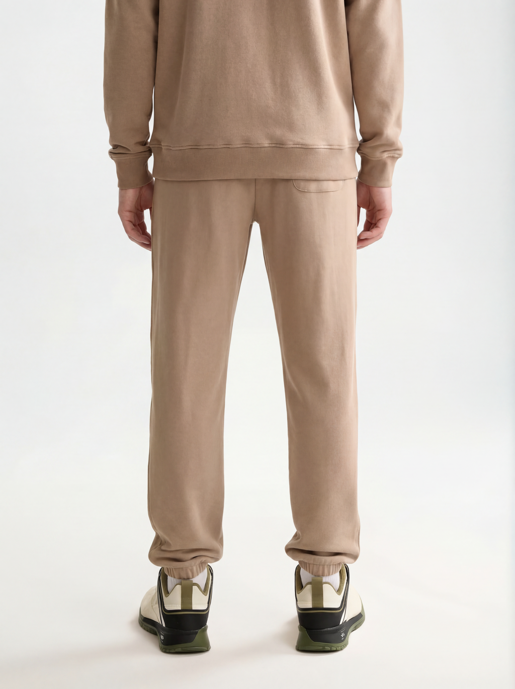 Seasonal Essentials logo badge regular sweatpants