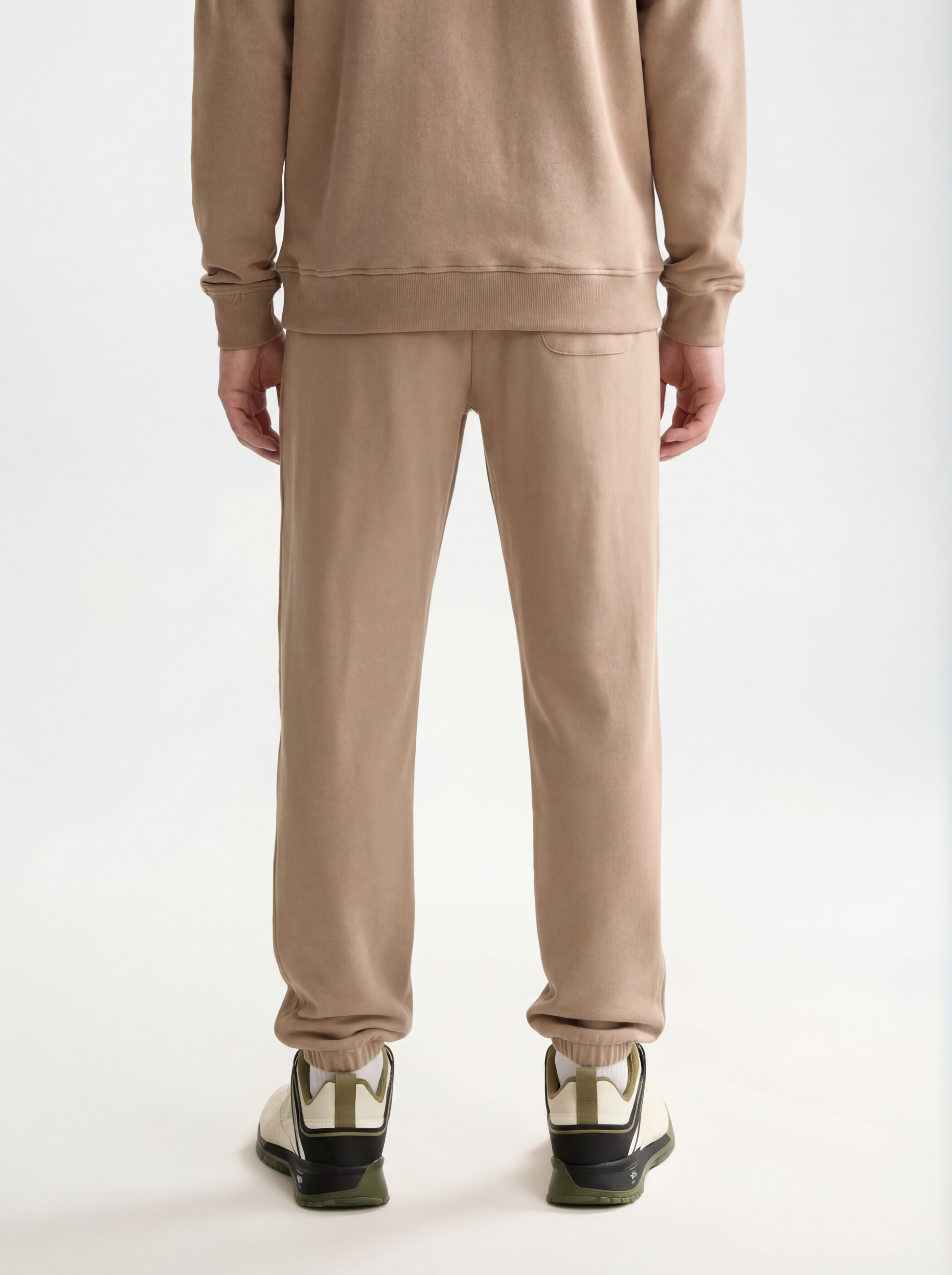 Seasonal Essentials logo badge regular sweatpants