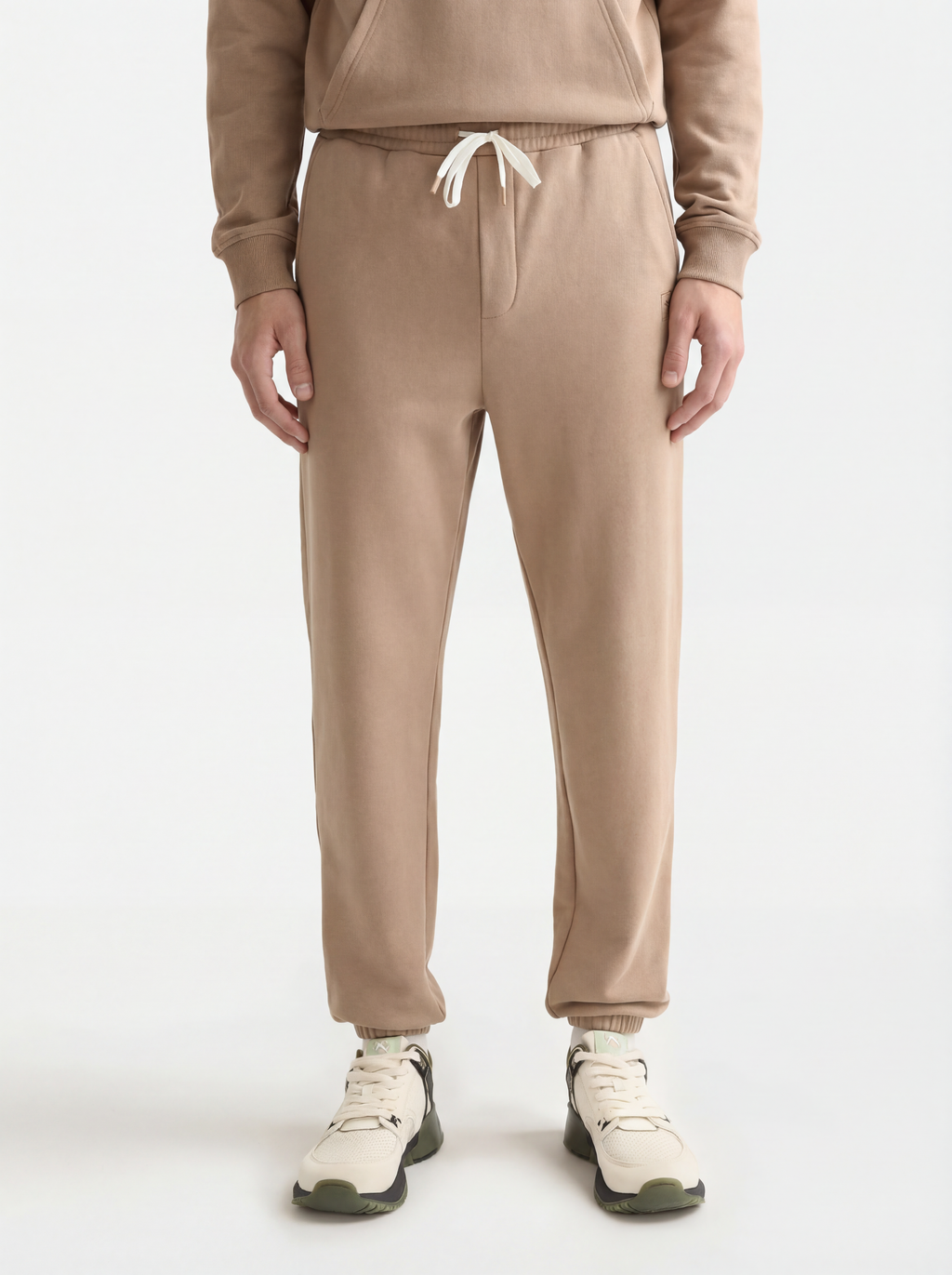 Seasonal Essentials logo badge regular sweatpants