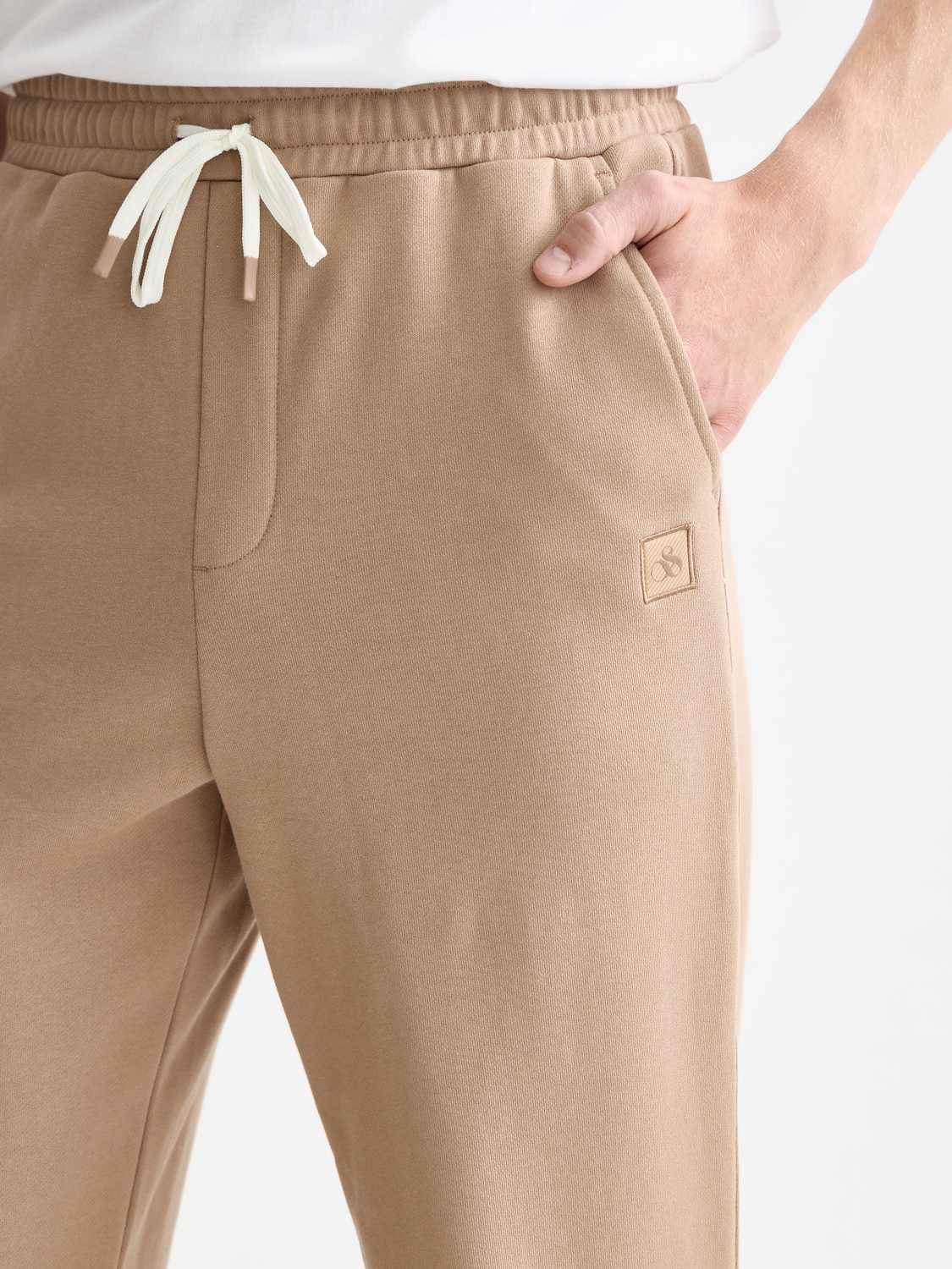 Seasonal Essentials logo badge regular sweatpants - AMPHORA