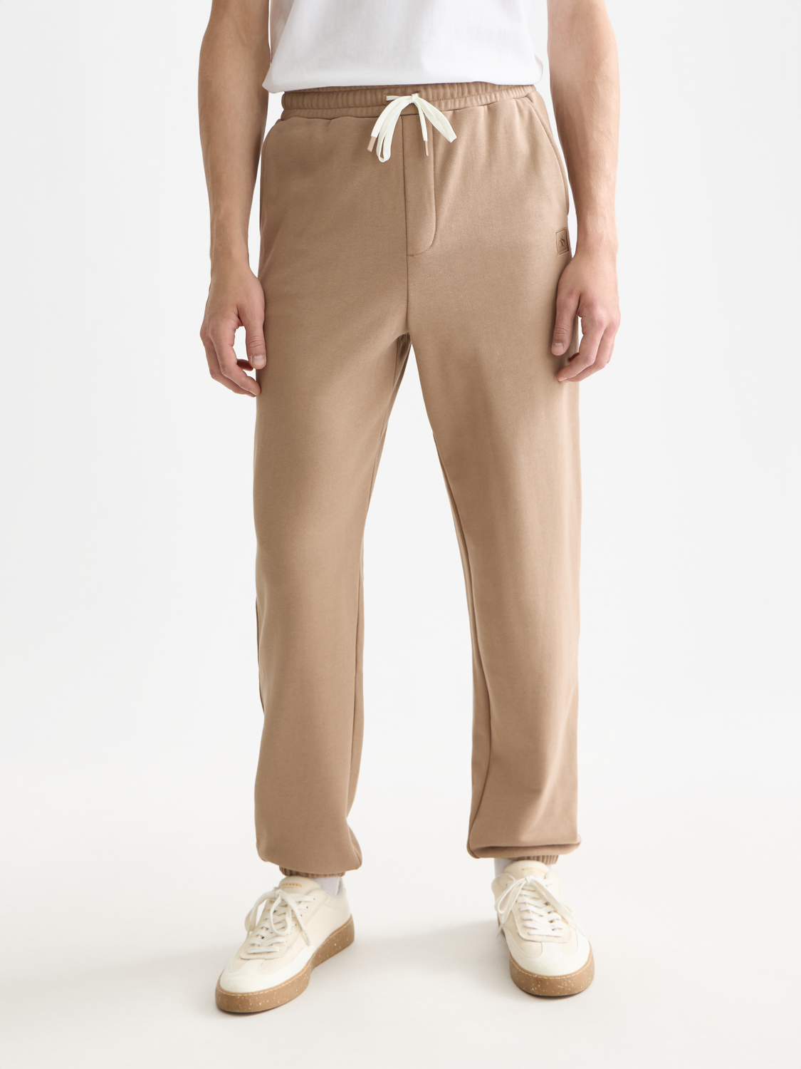 Seasonal Essentials logo badge regular sweatpants - AMPHORA
