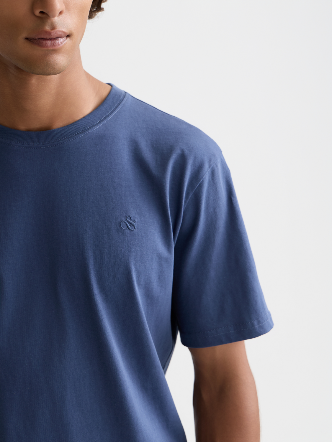 Seasonal Essentials regular logo t-shirt