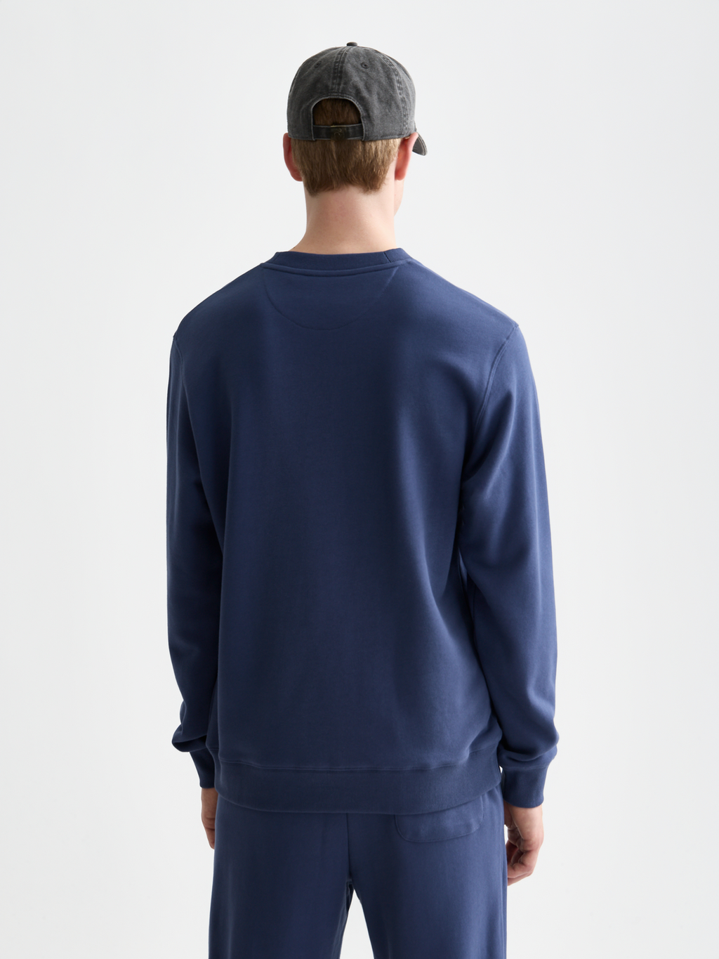 Seasonal Essentials logo badge sweatshirt - OCEANA