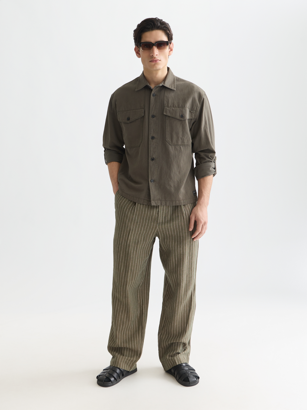 Pleated pinstriped loose straight chino