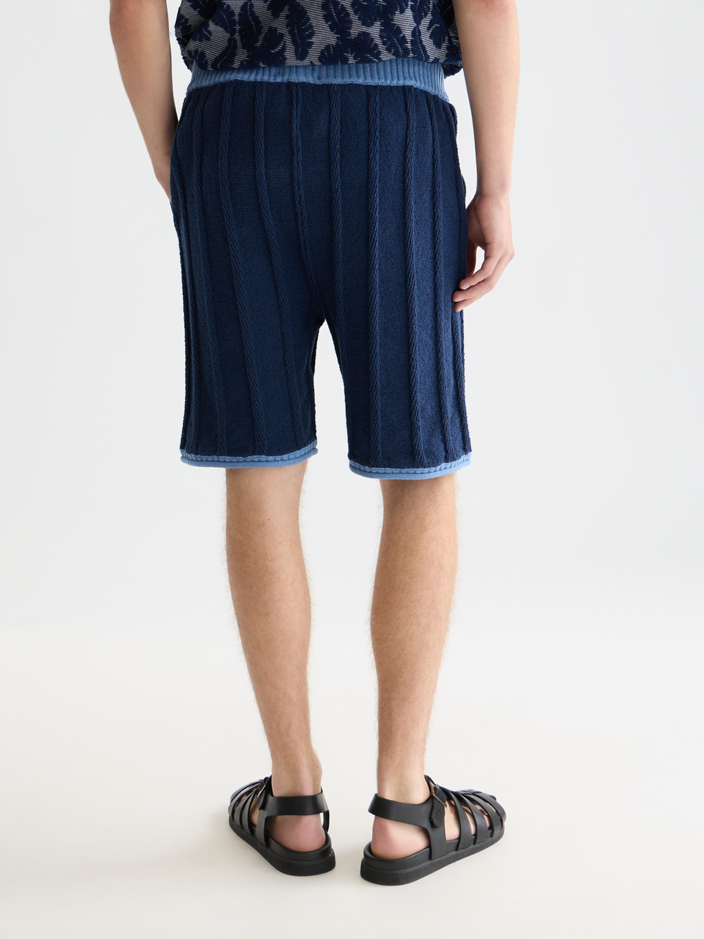 Structured knitted shorts