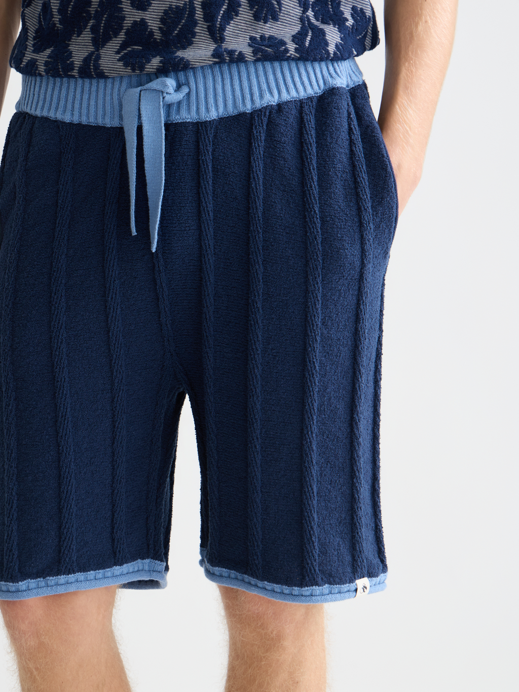 Structured knitted shorts