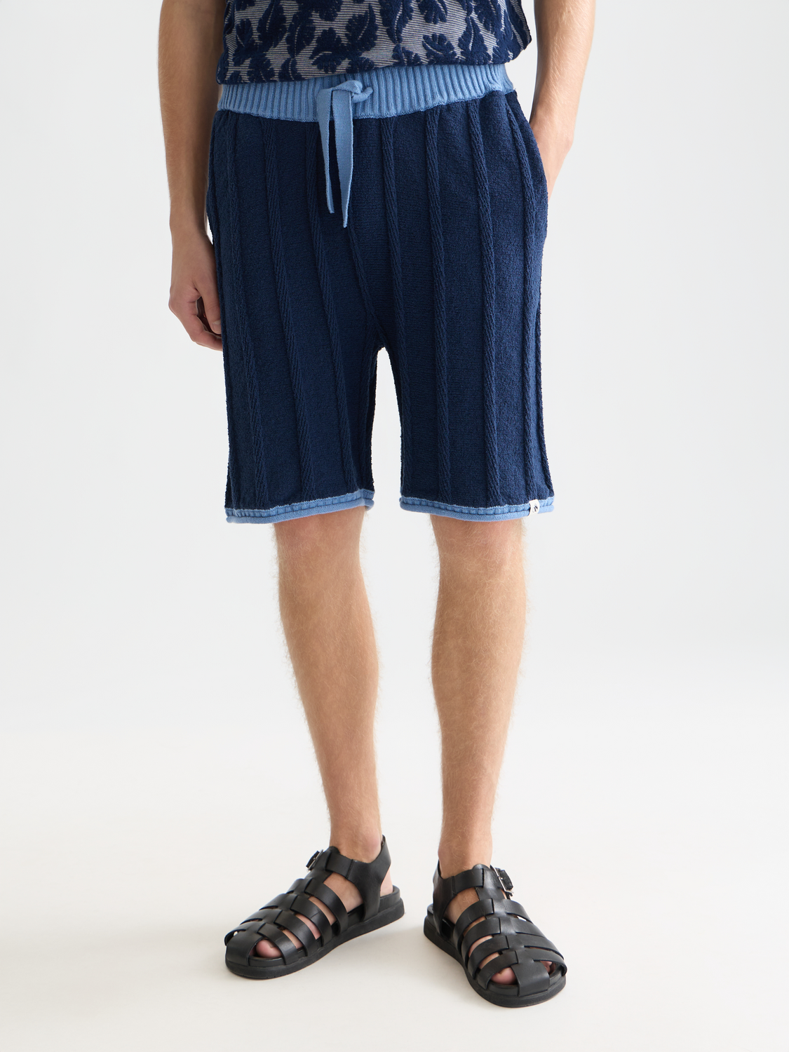 Structured knitted shorts