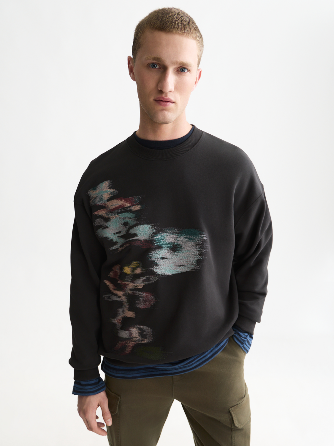 Embroidered Artwork Cotton Loose Sweatshirt
