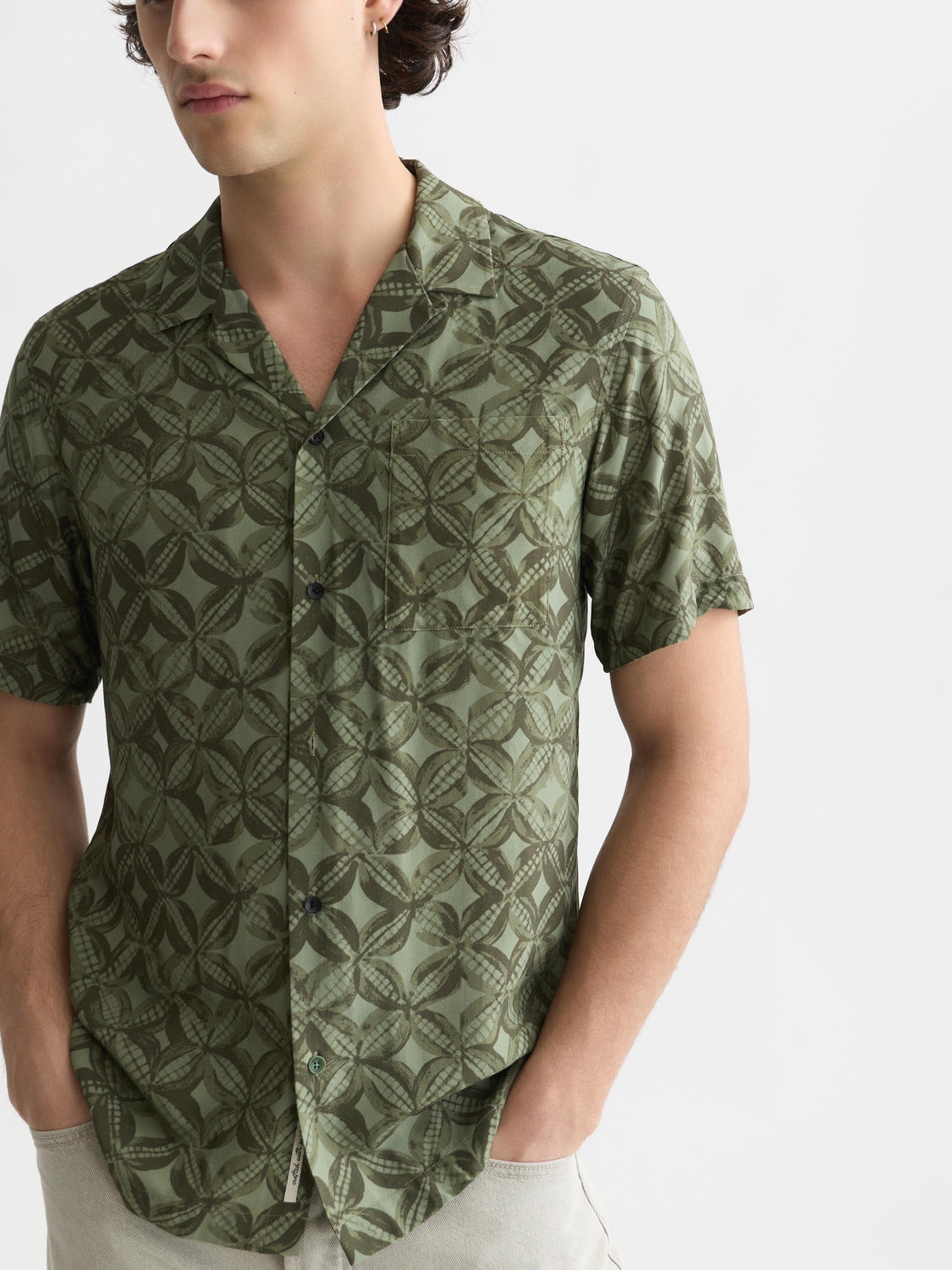 Printed viscose regular-fit short-sleeved shirt