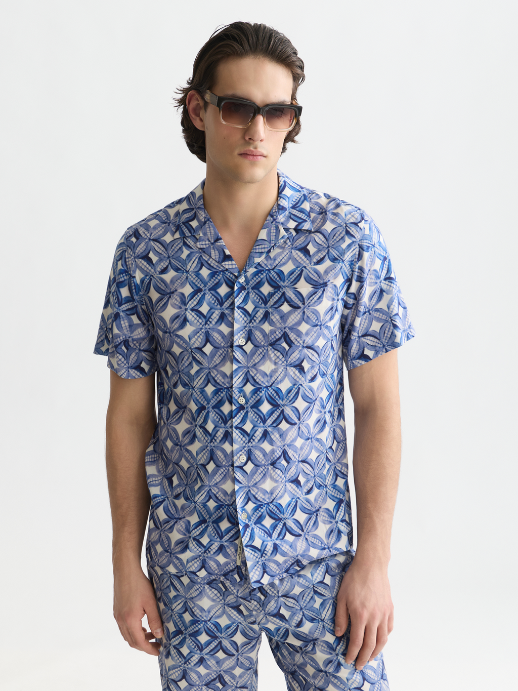 Printed viscose regular-fit short-sleeved shirt