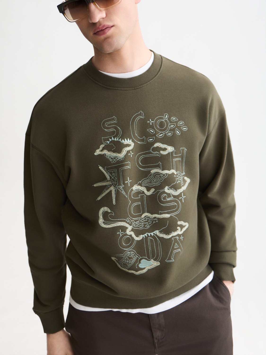 Embroidered artwork relaxed sweatshirt