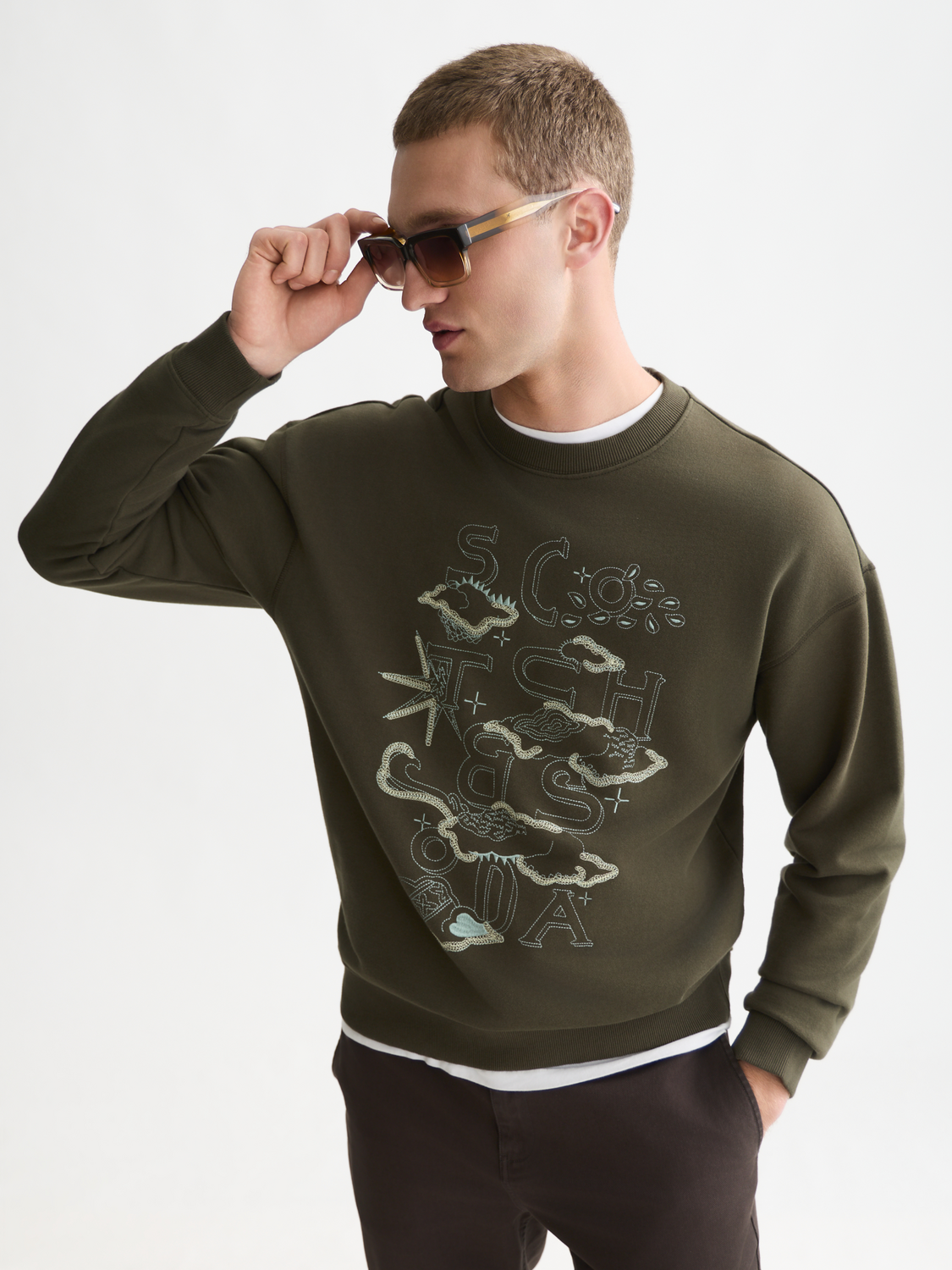 Embroidered artwork relaxed sweatshirt