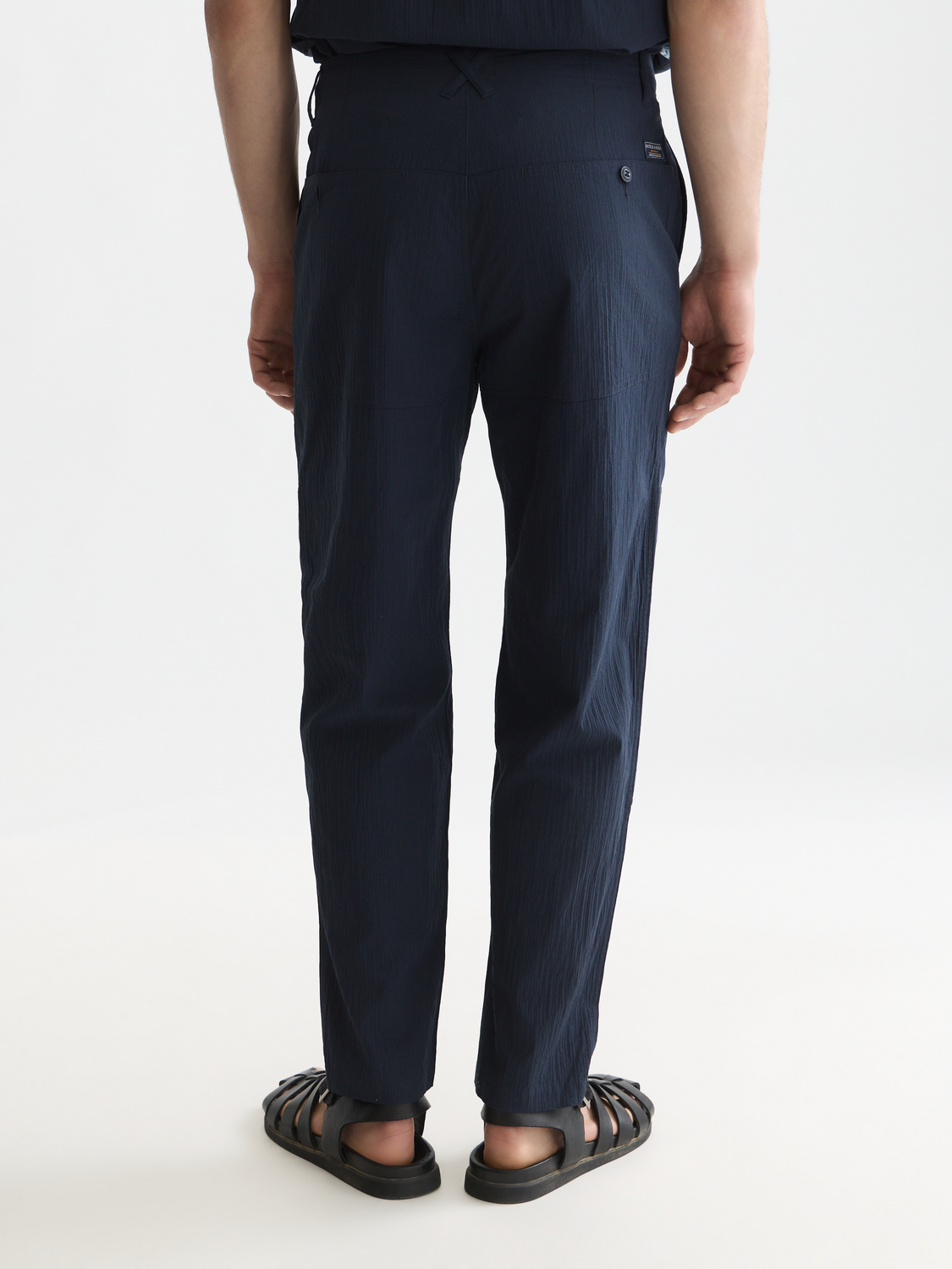 Crinkled cotton-blend relaxed straight chino