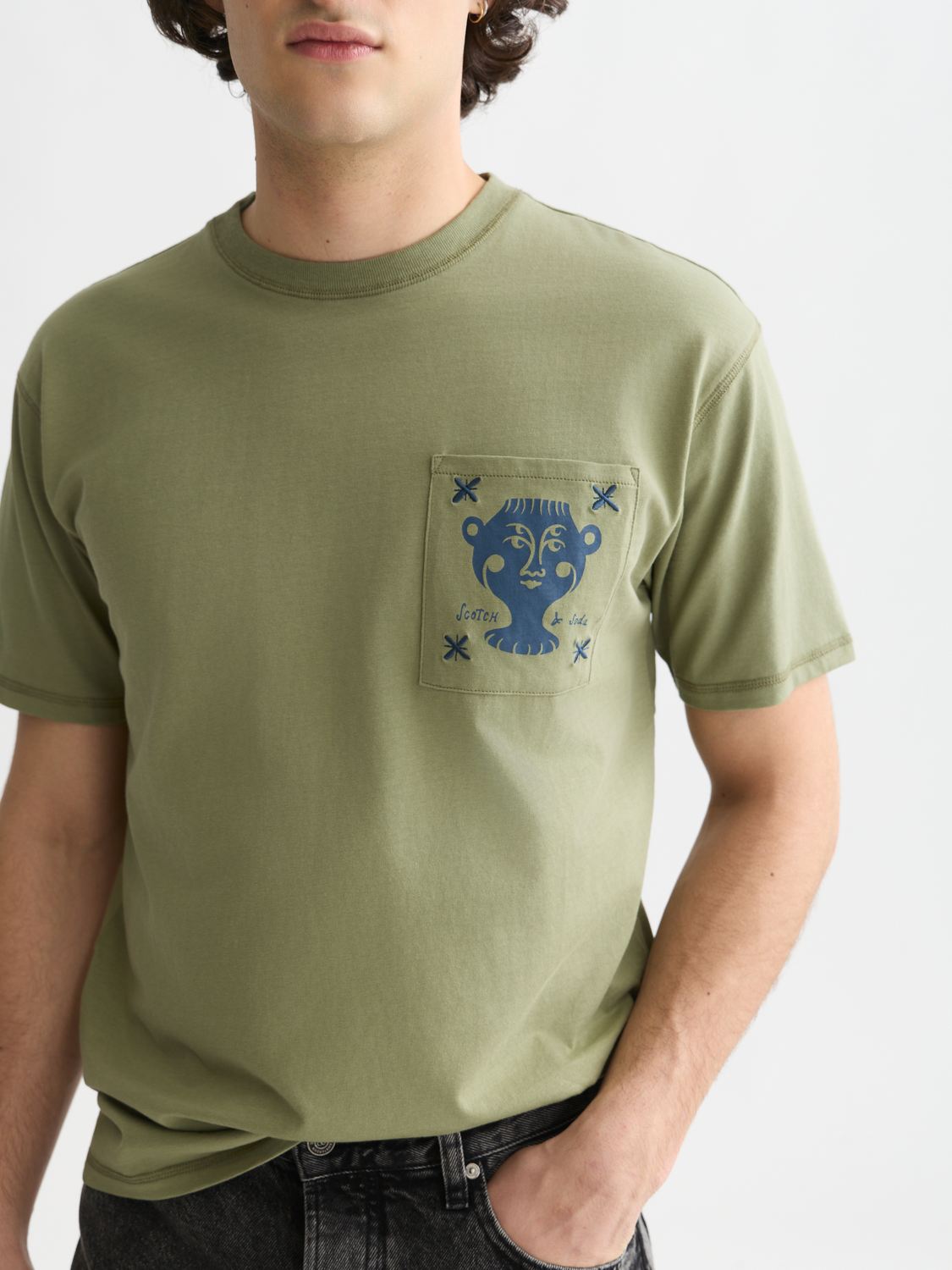 Chest pocket with artwork relaxed-fit T-shirt