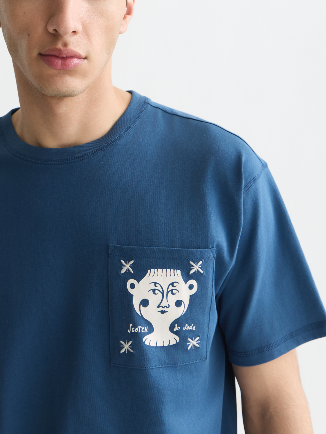 Chest pocket with artwork relaxed-fit T-shirt