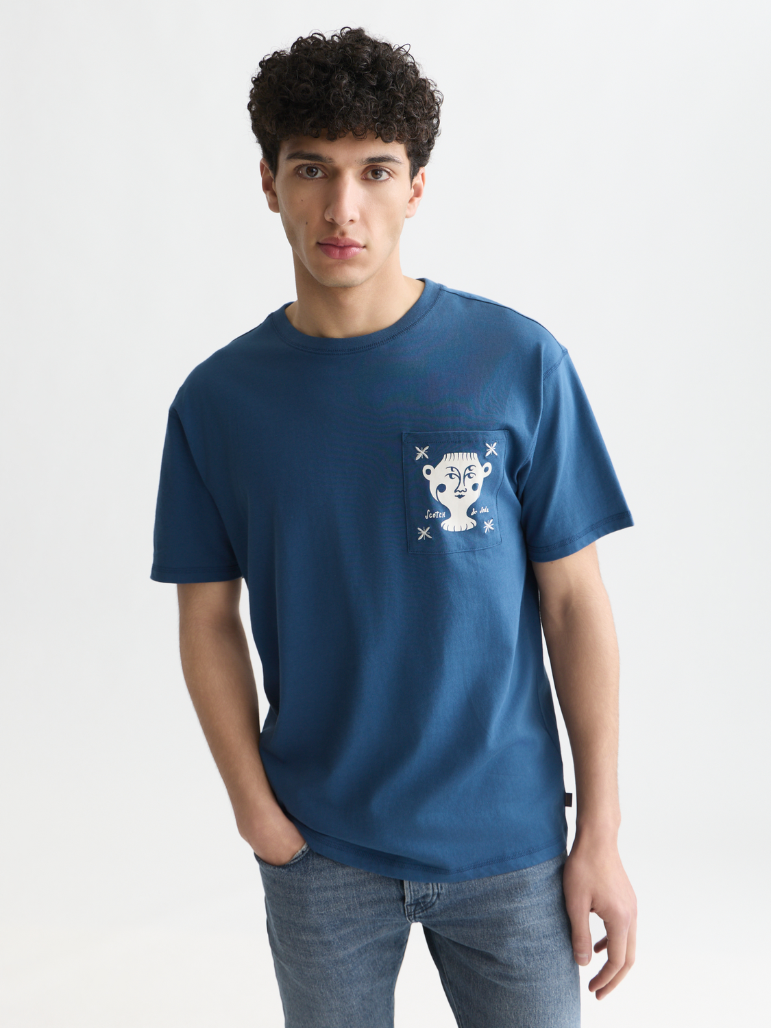 Chest pocket with artwork relaxed-fit T-shirt