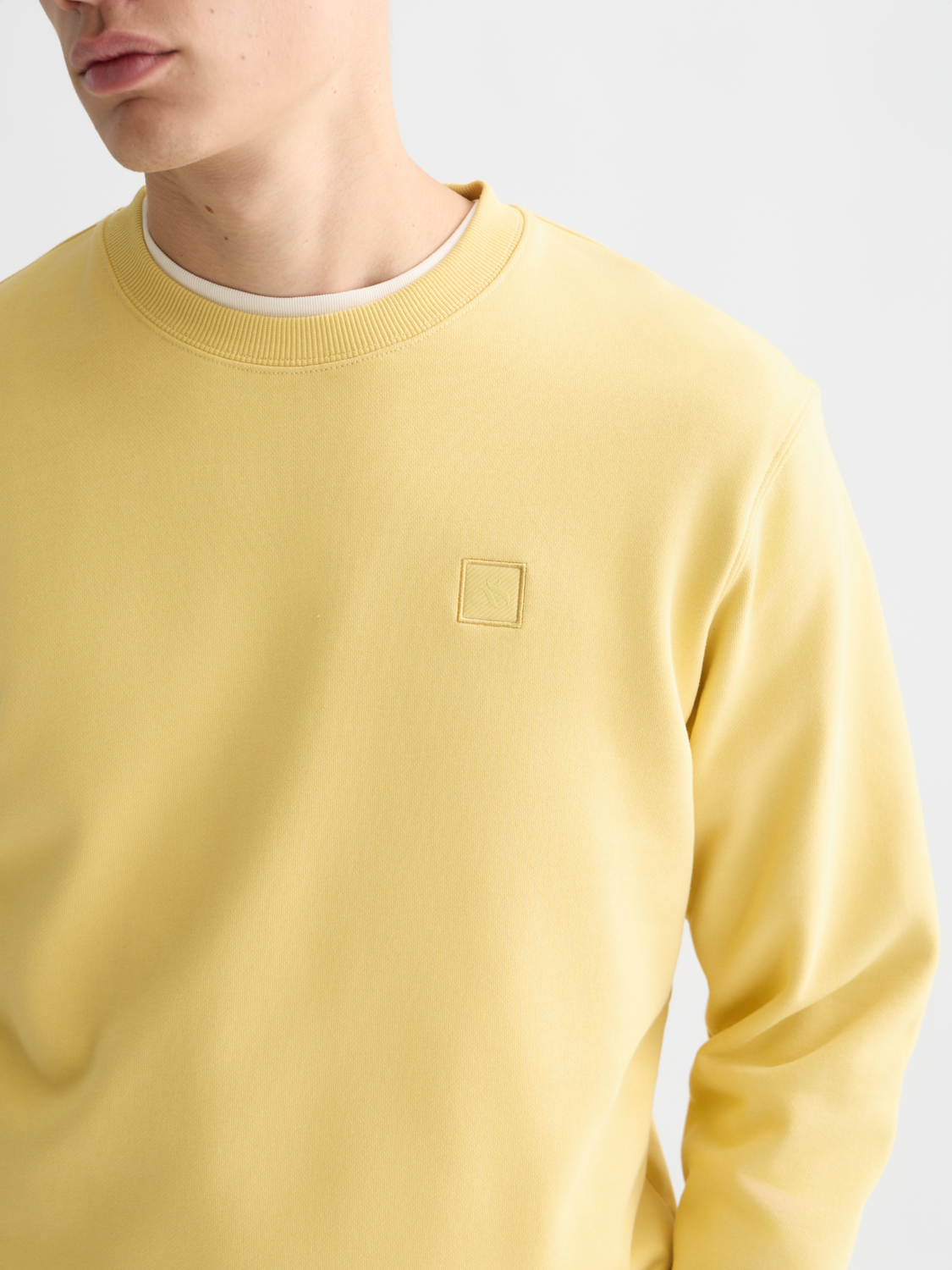 Seasonal core logo badge regularfit sweatshirt