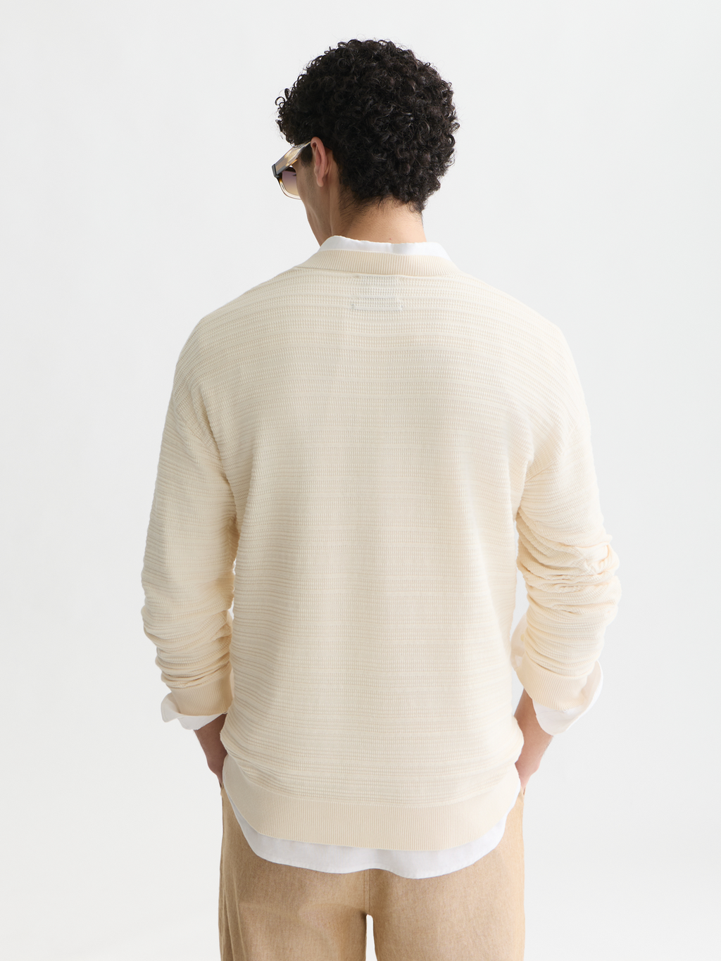 Structured chest pocket relaxed pullover
