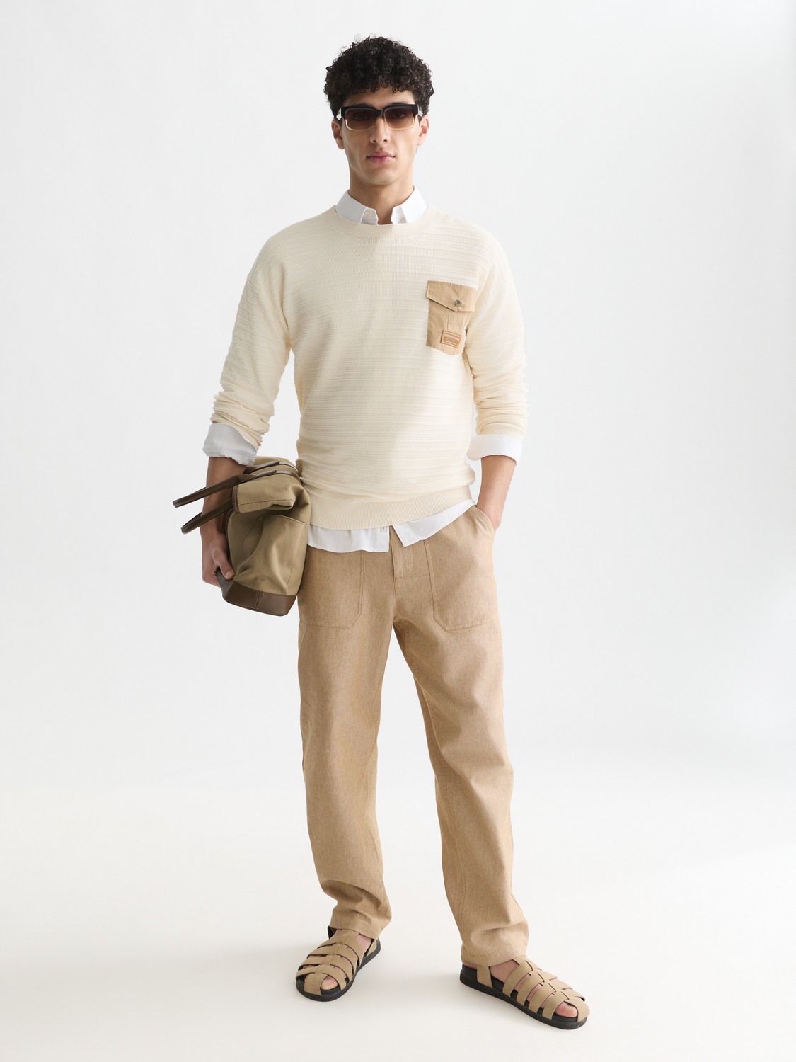 Structured chest pocket relaxed pullover