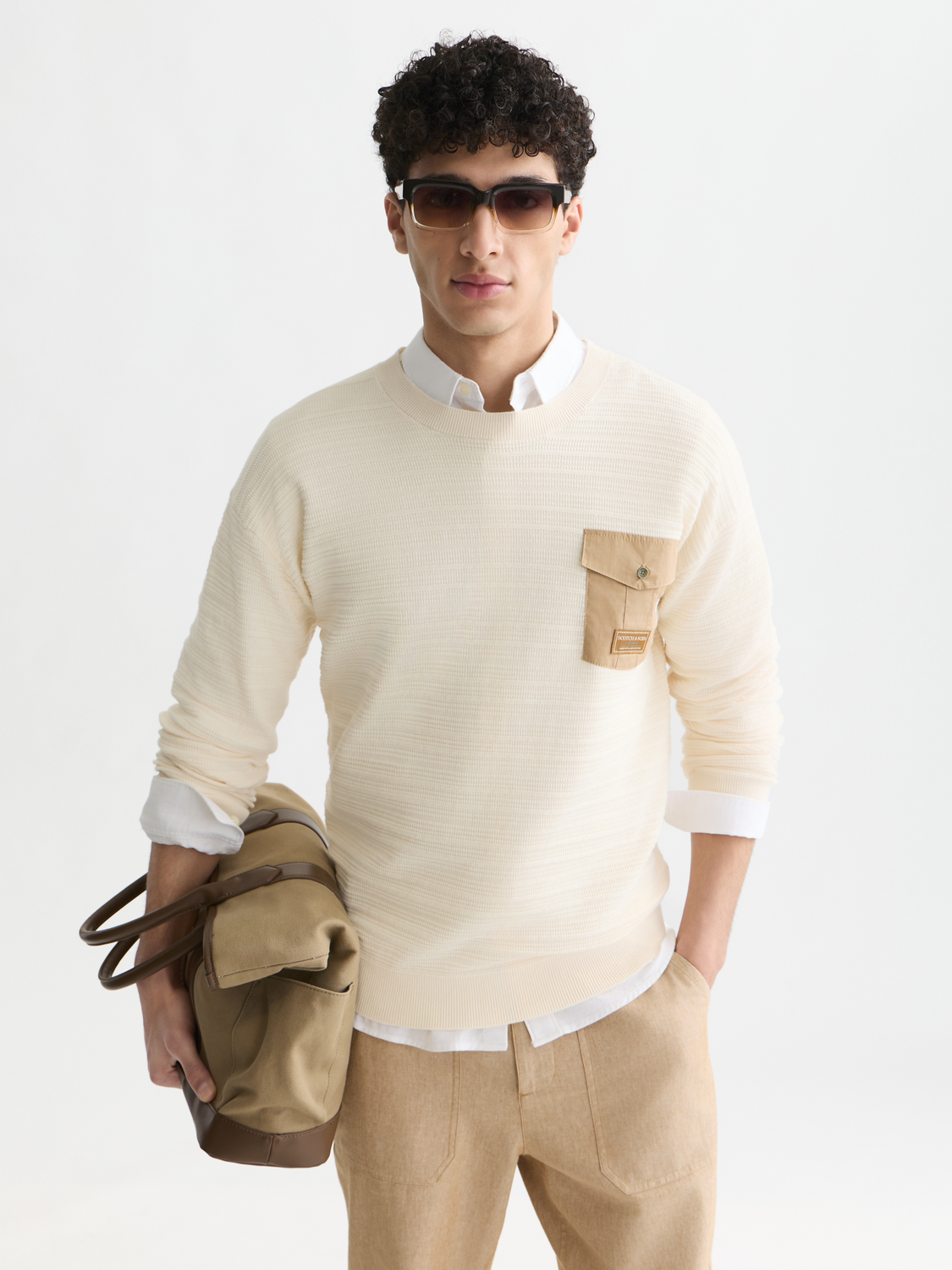 Structured chest pocket relaxed-fit pullover