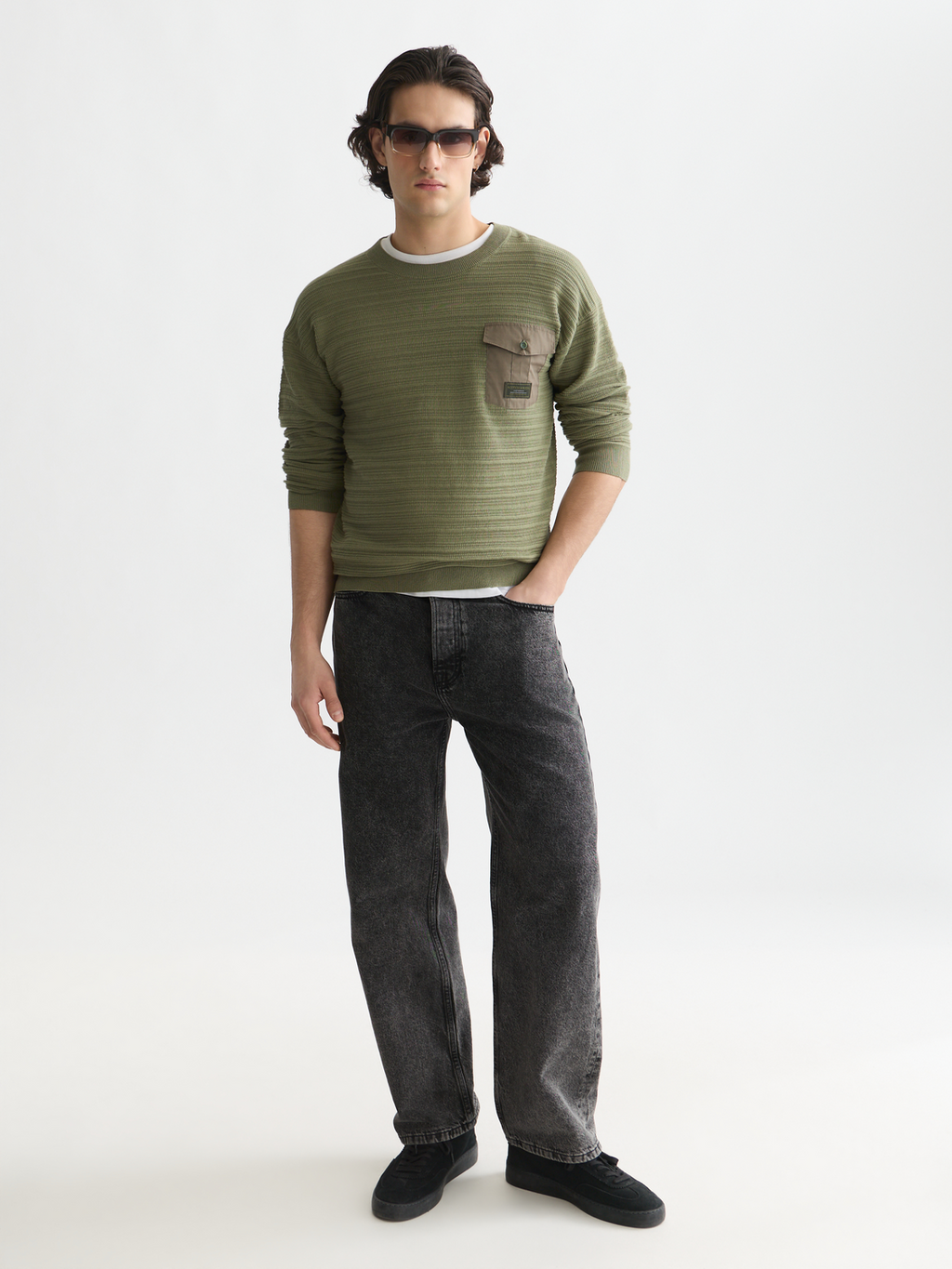 Structured pocket relaxed pullover