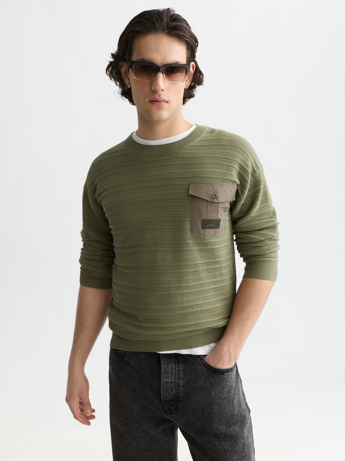 Structured pocket relaxed pullover