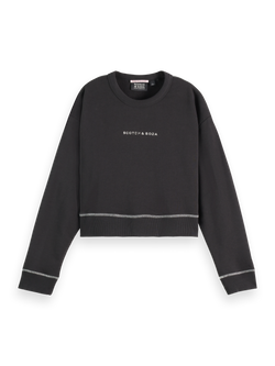 Essential CHEST ARTWORK SWEATSHIRT