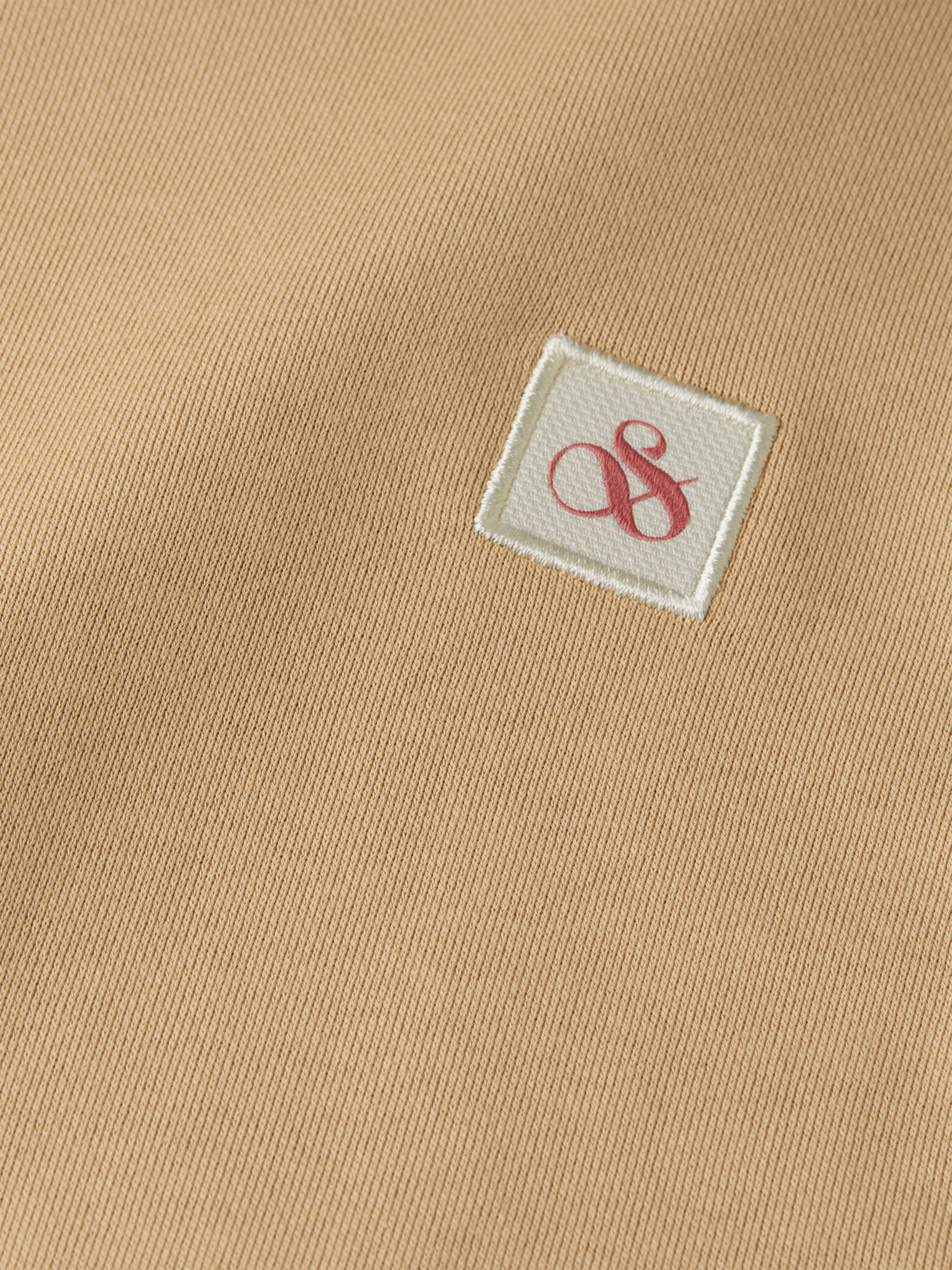 ESSENTIAL LOGO BADGE HOODIE