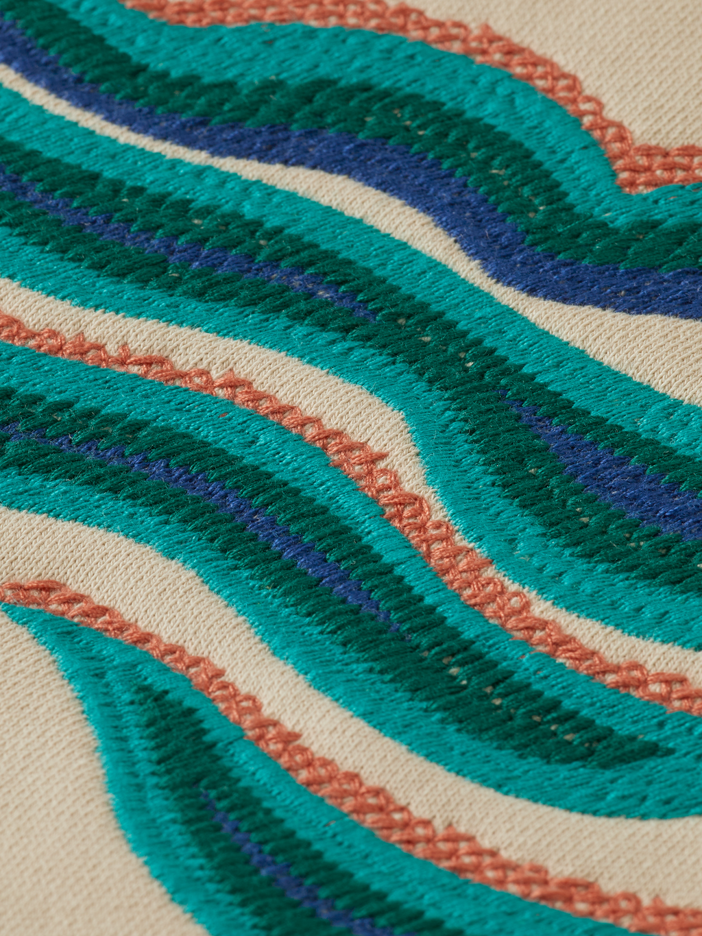 WAVE EMBROIDERY HOODIE