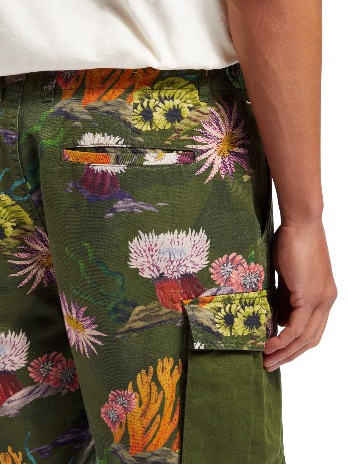 SEASONAL - RELAXED PRINTED TWILL CARGO SHORTS