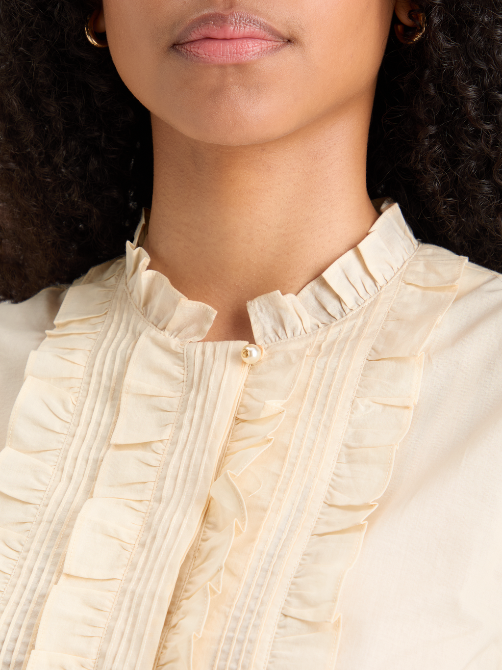 SLEEVELESS RUFFLE SHIRT
