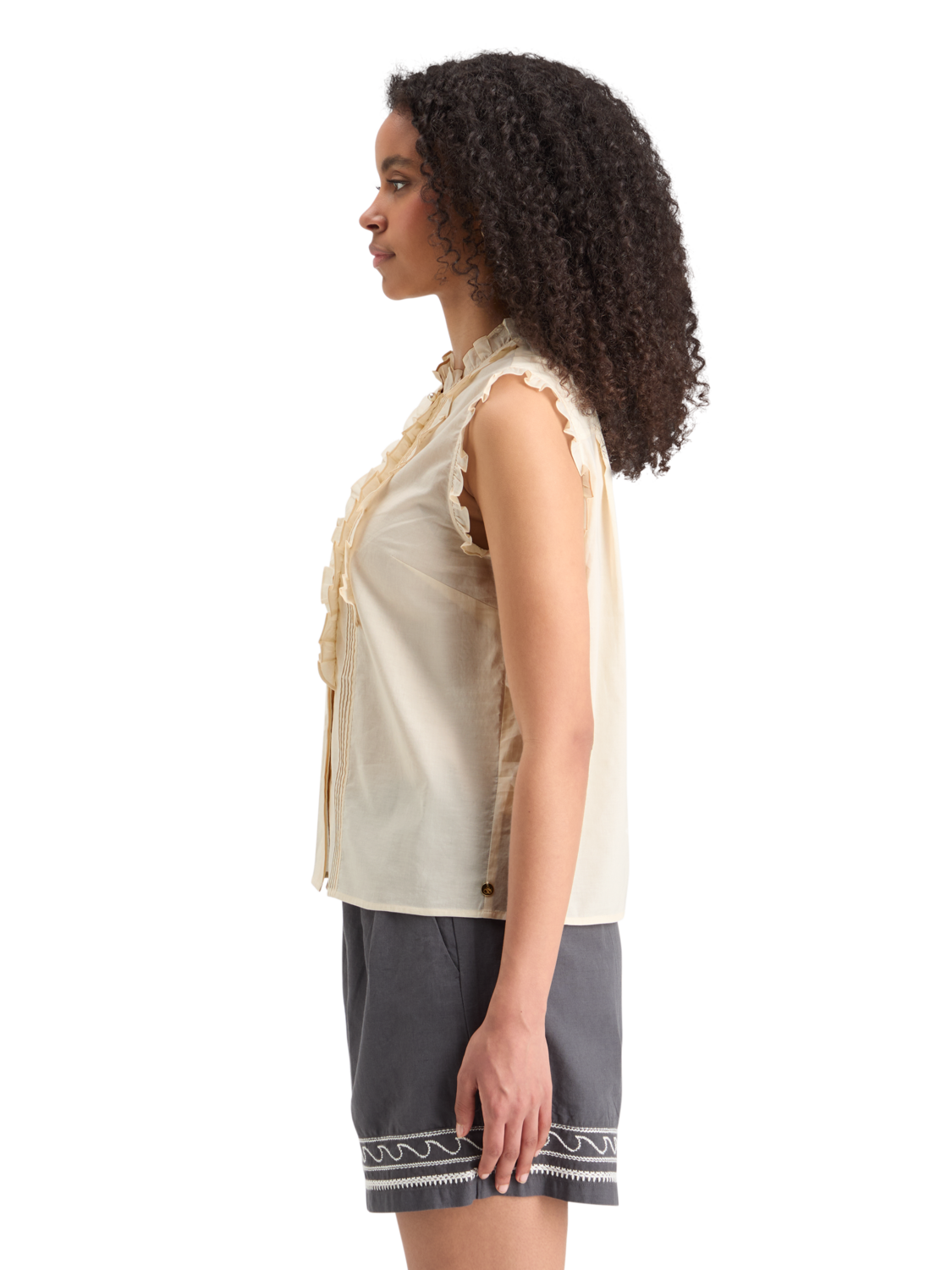 SLEEVELESS RUFFLE SHIRT