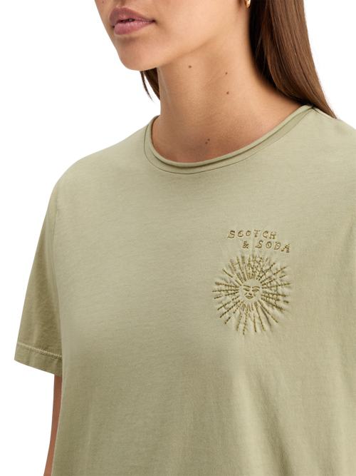 WASHED WITH CHEST ARTWORK RELAXED FIT T-SHIRT