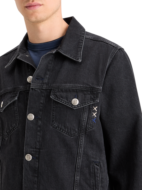 WASHED BLACK DENIM TRUCKER JACKET