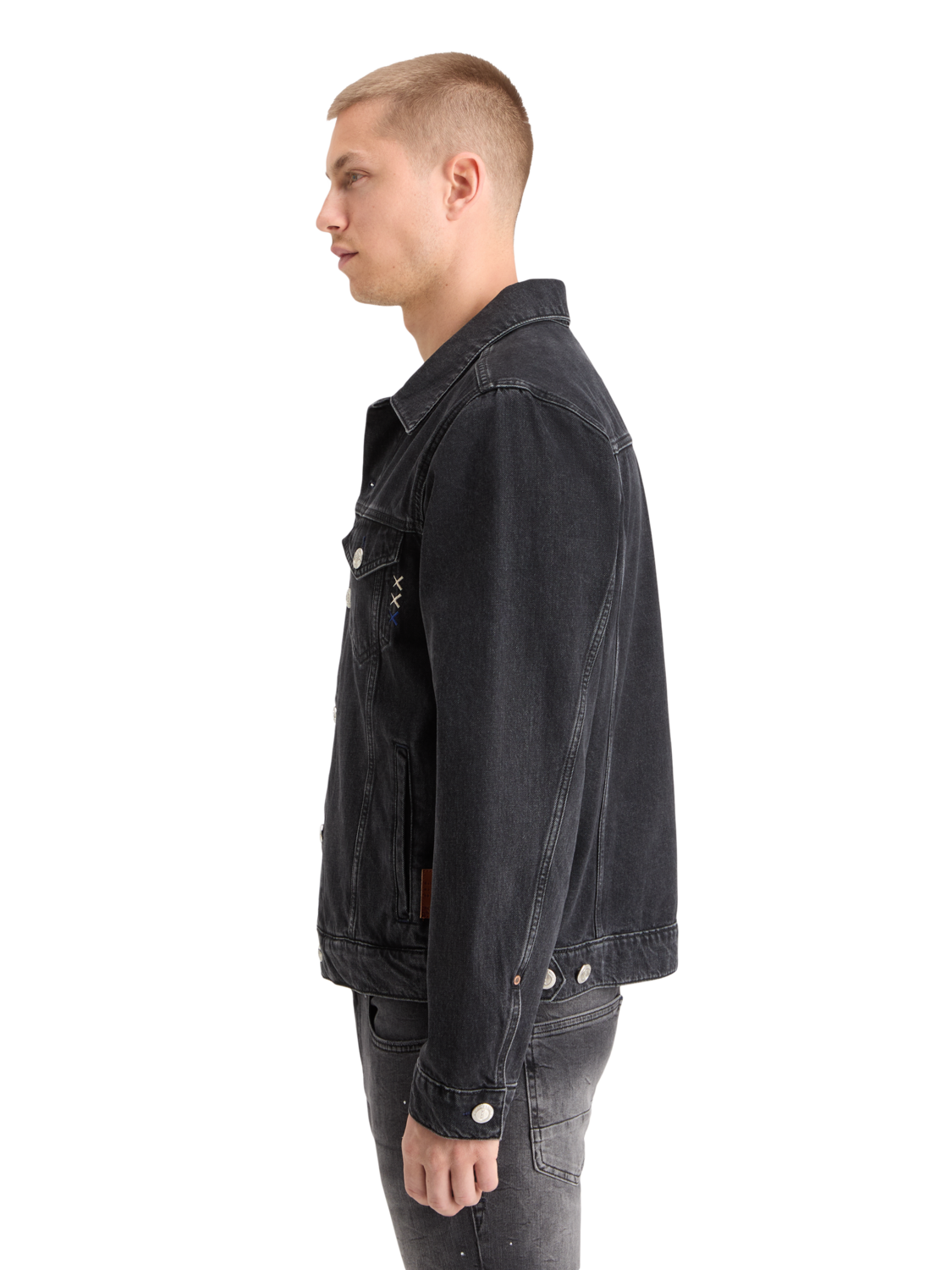 WASHED BLACK DENIM TRUCKER JACKET