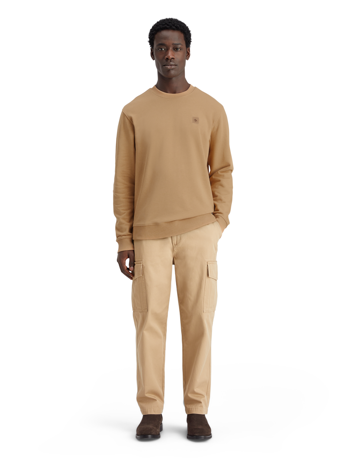ESSENTIAL BADGE CREW SWEAT