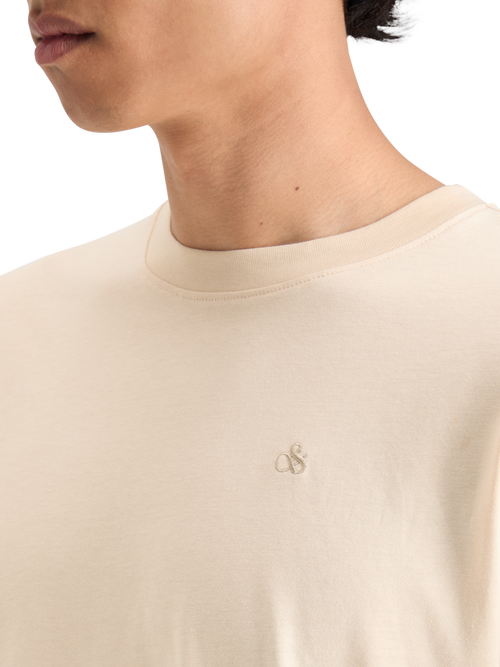 ESSENTIAL REGULAR FIT LOGO T-SHIRT