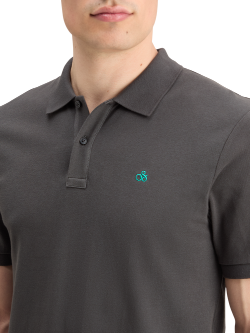 ESSENTIAL LOGO PIQUE POLO