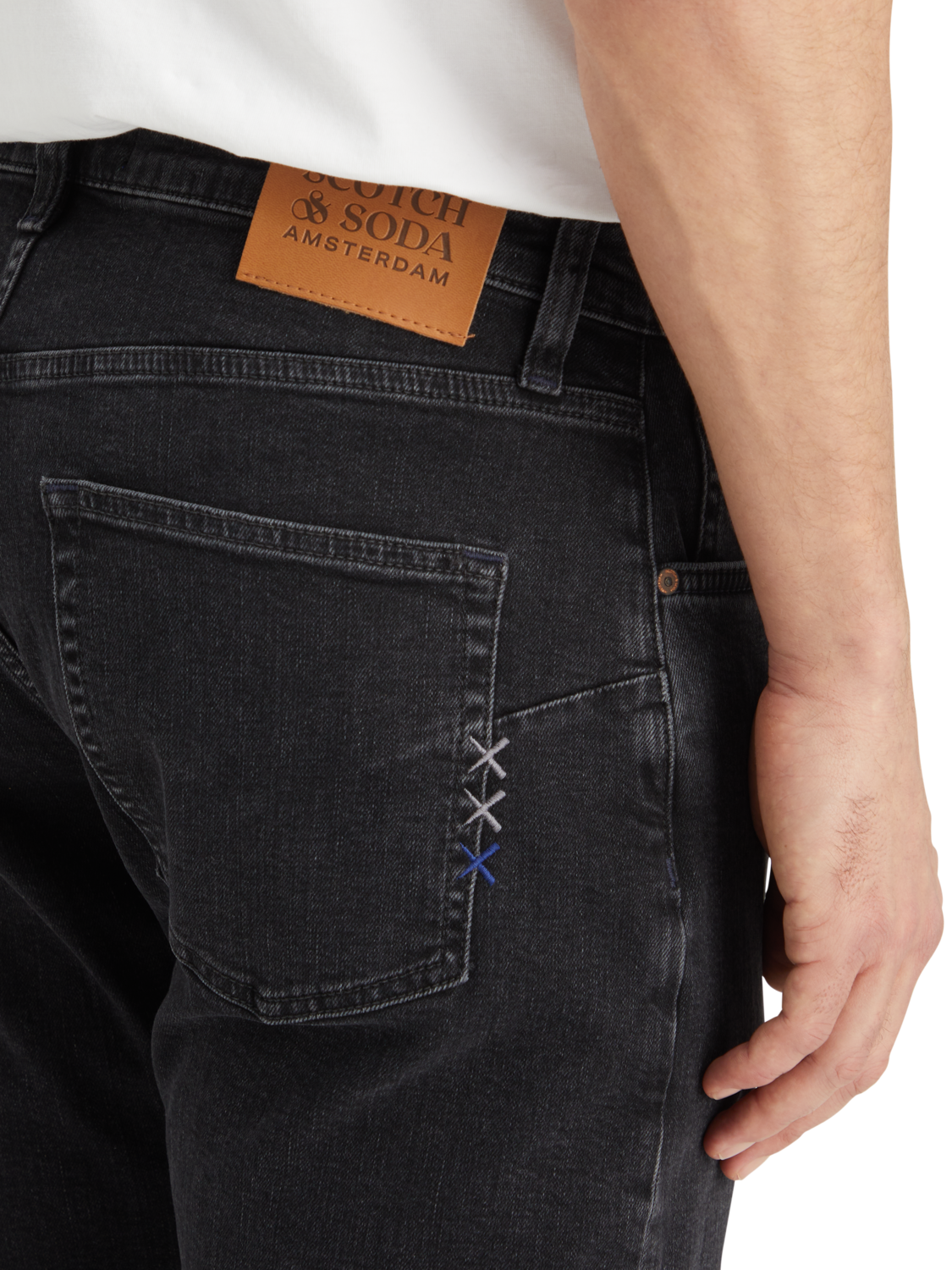 Essential THE ZEE STRAIGHT JEANS   CITY BLACK