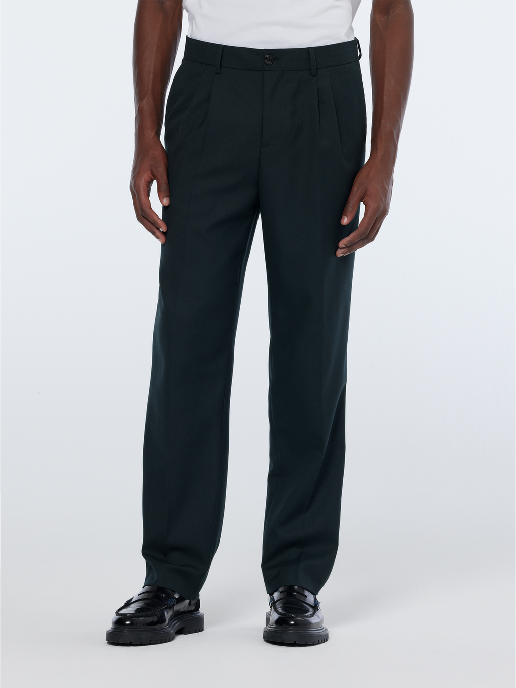 Relaxed straight pleated tailored chino