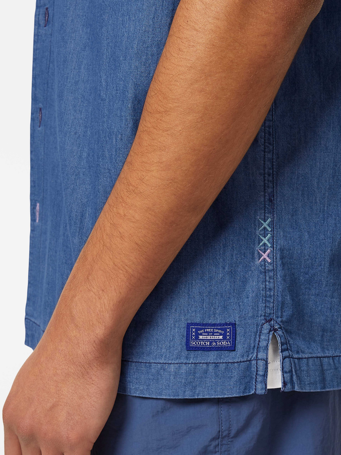 Short-sleeved relaxed-fit lightweight denim shirt