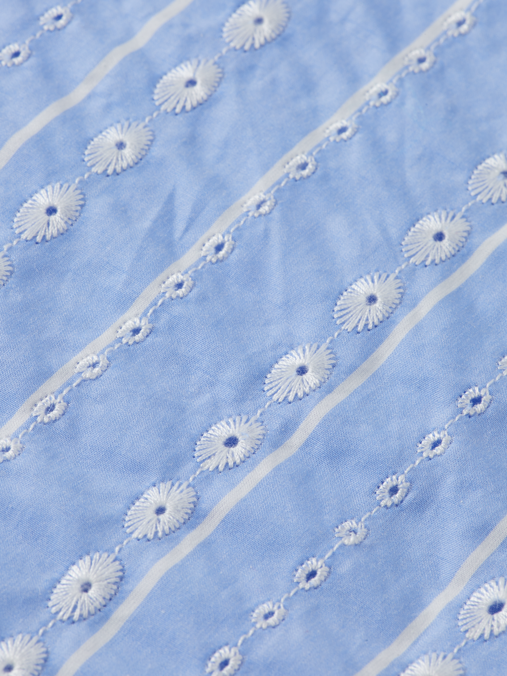 Embroidered short-sleeved shirt